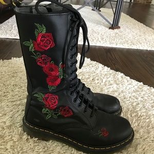 Women’s Embroidered Dr. Martens 14 hole - size 10 - like new